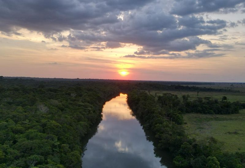 O pôr do sol no Rio dos Peixes próximo ao distrito de Nova Fronteira, em Tabaporã/MT - Foto: Prefeitura de Tabaporã